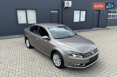 Седан Volkswagen Passat 2011 в 