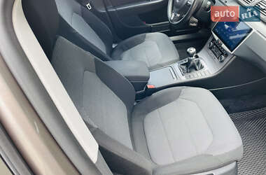 Седан Volkswagen Passat 2011 в 