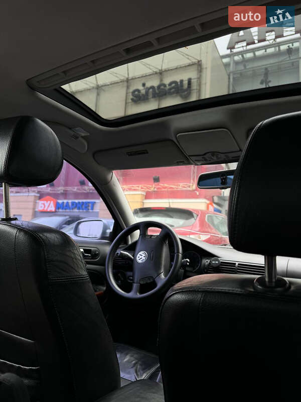 Седан Volkswagen Passat 2001 в Киеве