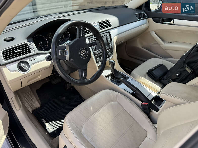 Седан Volkswagen Passat 2012 в Рівному