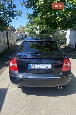 Седан Volkswagen Passat 2003 в Киеве