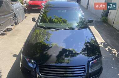 Седан Volkswagen Passat 2003 в Киеве