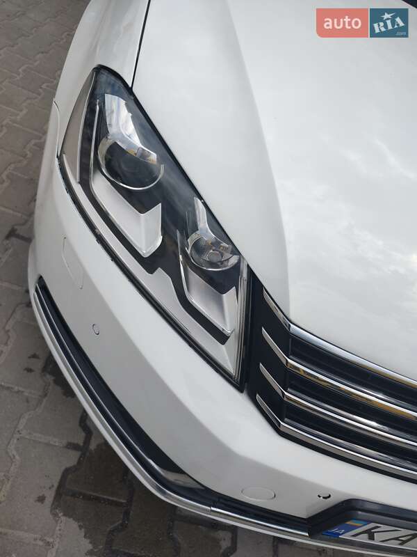 Седан Volkswagen Passat 2011 в Києві