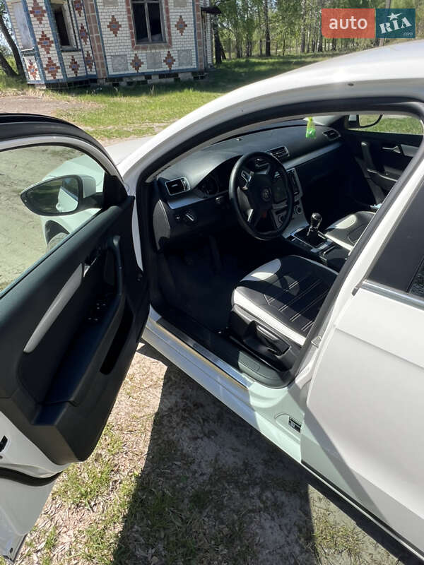 Седан Volkswagen Passat 2012 в Прилуках