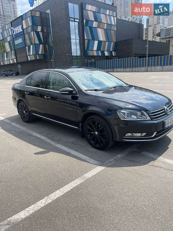 Седан Volkswagen Passat 2012 в Києві