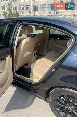 Седан Volkswagen Passat 2012 в 