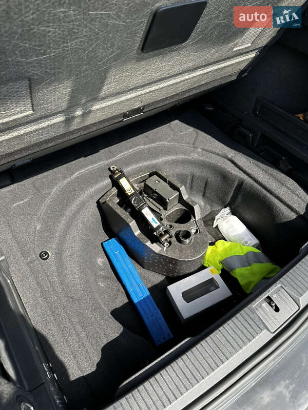 Универсал Volkswagen Passat 2019 в Киеве