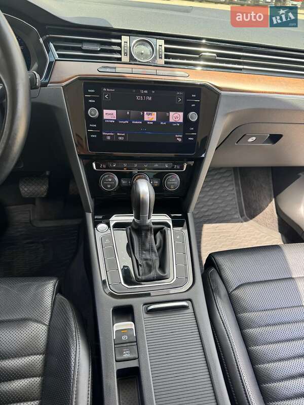 Седан Volkswagen Passat 2018 в Киеве