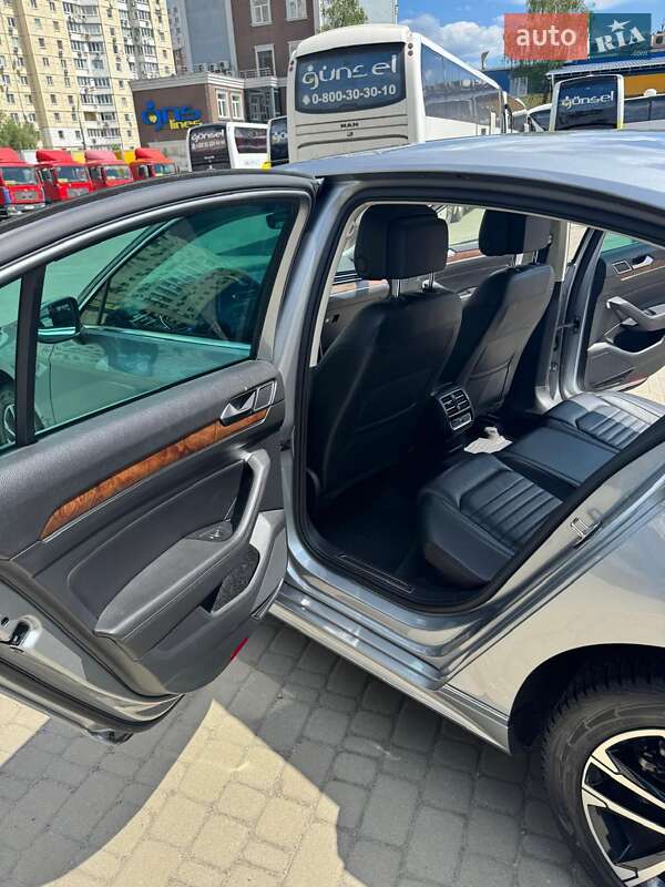 Седан Volkswagen Passat 2018 в Киеве