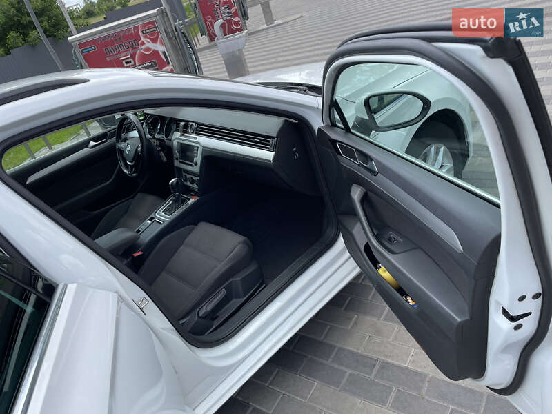 Універсал Volkswagen Passat 2015 в Києві