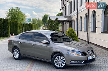 Седан Volkswagen Passat 2011 в Дунаївцях