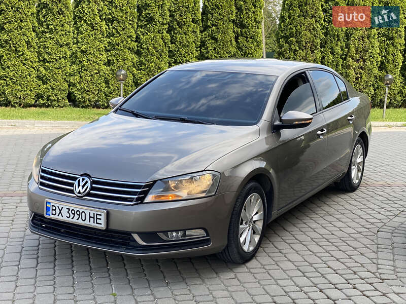 Седан Volkswagen Passat 2011 в Дунаївцях