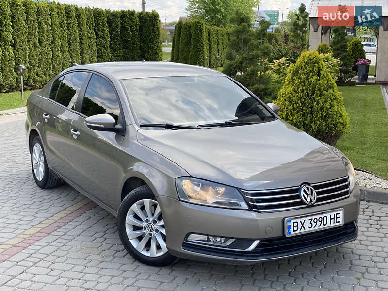 Седан Volkswagen Passat 2011 в Дунаївцях