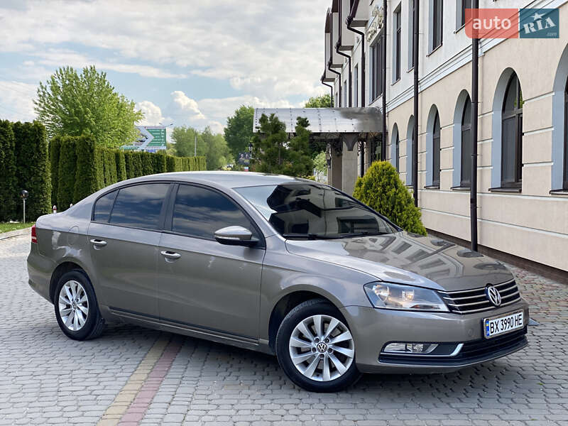 Седан Volkswagen Passat 2011 в Дунаївцях