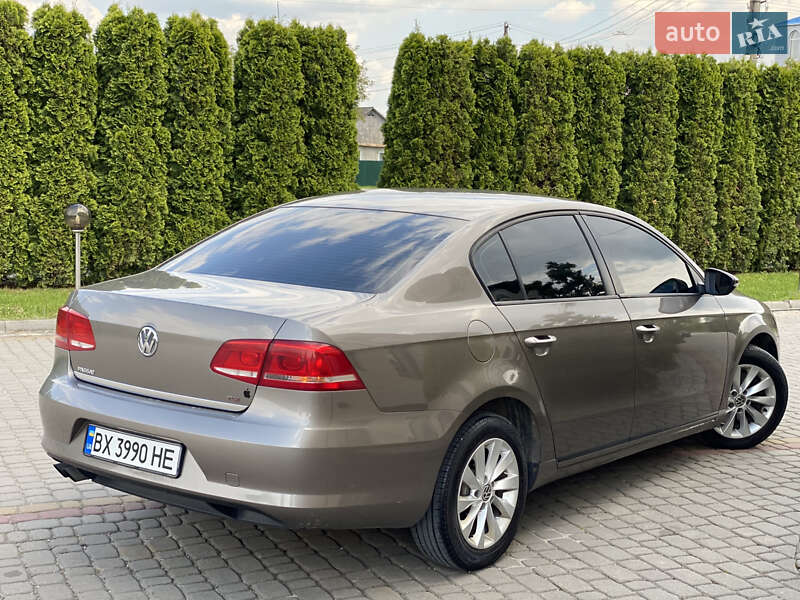Седан Volkswagen Passat 2011 в Дунаївцях