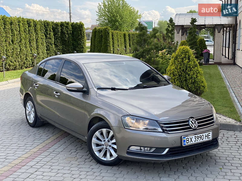 Седан Volkswagen Passat 2011 в Дунаївцях
