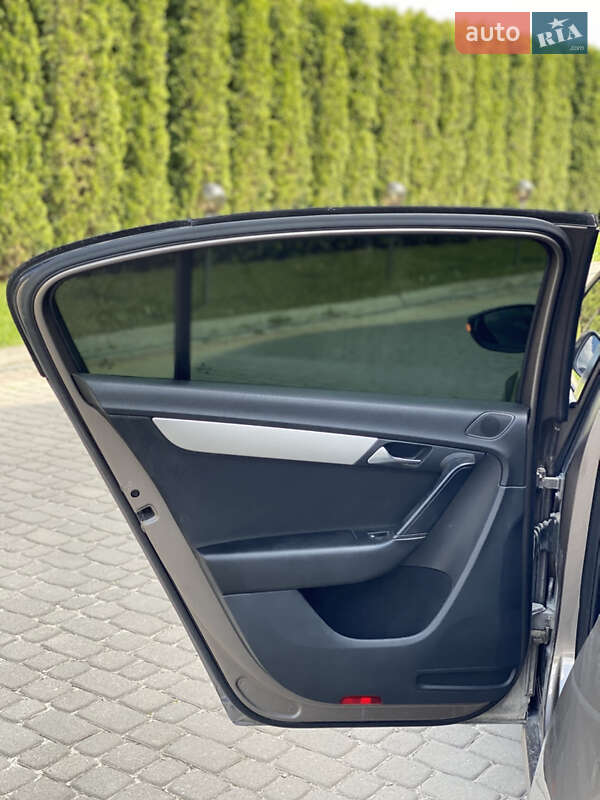 Седан Volkswagen Passat 2011 в Дунаївцях