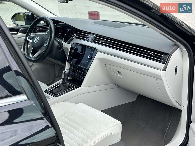 Седан Volkswagen Passat 2020 в Львове