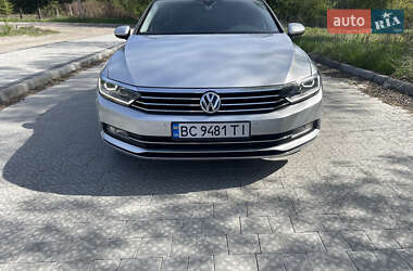 Седан Volkswagen Passat 2015 в Львове