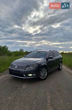 Универсал Volkswagen Passat 2012 в Ивано-Франковске