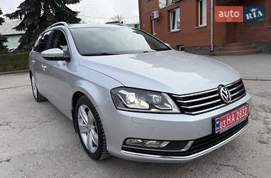 Універсал Volkswagen Passat 2012 в 