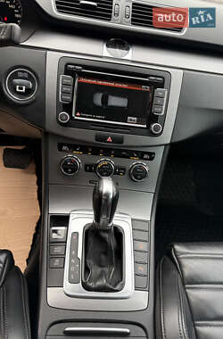 Універсал Volkswagen Passat 2012 в 
