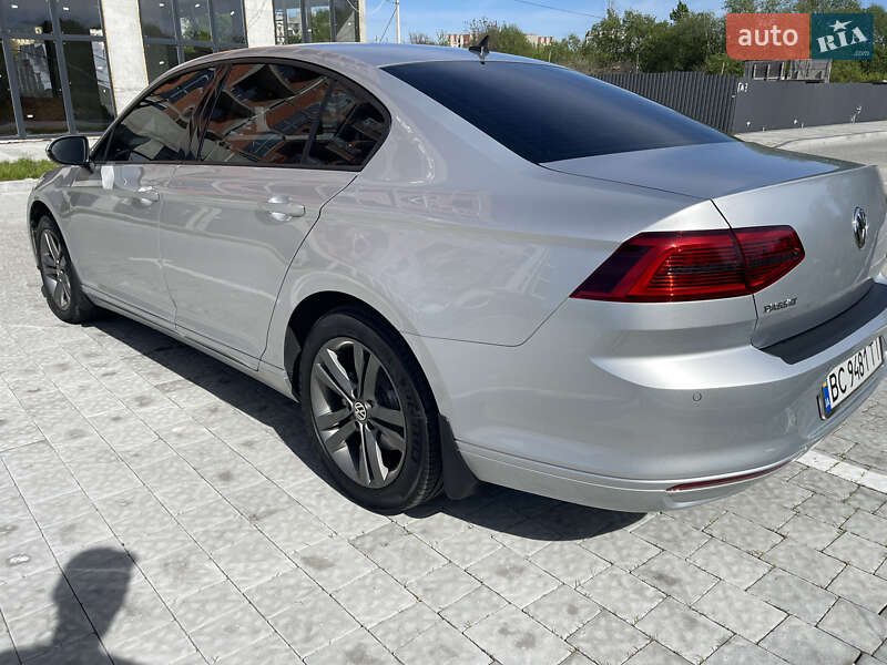 Седан Volkswagen Passat 2015 в Львове