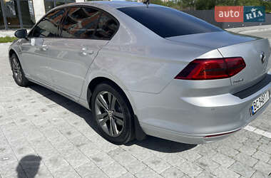 Седан Volkswagen Passat 2015 в 