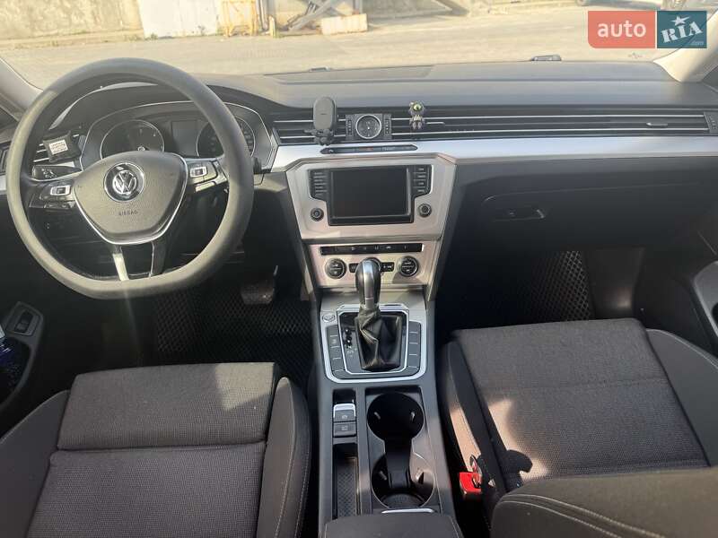 Універсал Volkswagen Passat 2015 в Львові