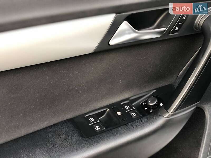 Універсал Volkswagen Passat 2012 в Івано-Франківську