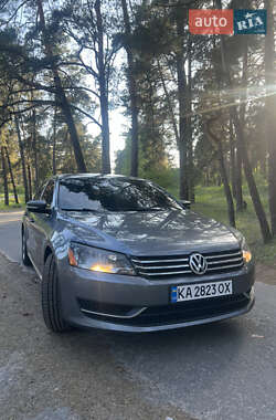 Седан Volkswagen Passat 2012 в Києві