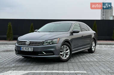 Седан Volkswagen Passat 2016 в Днепре