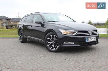 Універсал Volkswagen Passat 2016 в Жовкві
