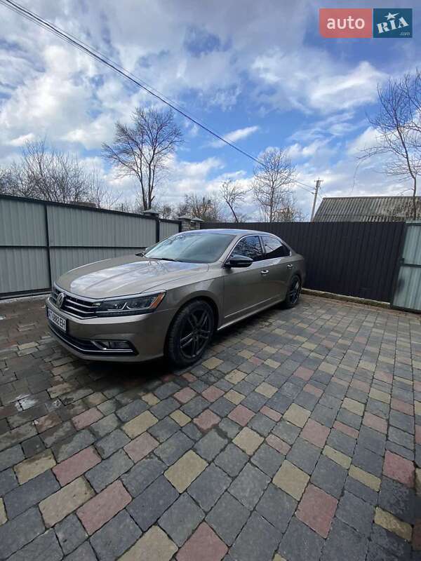 Седан Volkswagen Passat 2016 в Ивано-Франковске