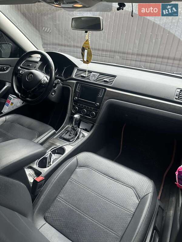 Седан Volkswagen Passat 2016 в Ивано-Франковске