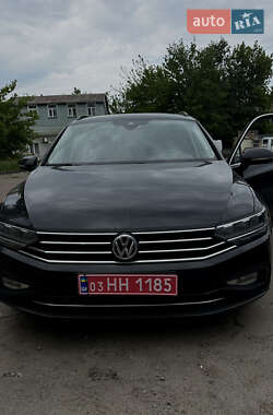 Универсал Volkswagen Passat 2020 в Киеве