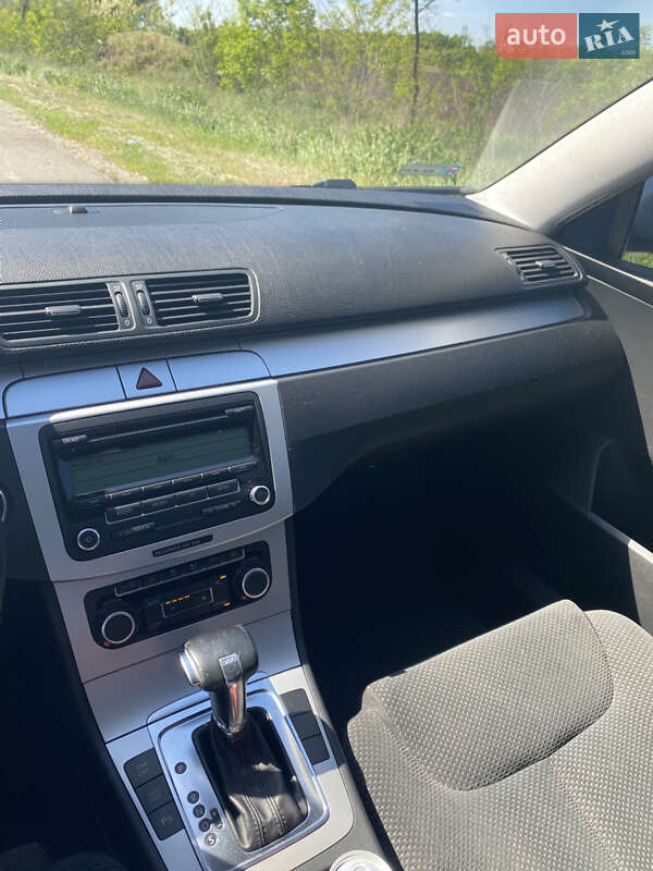 Седан Volkswagen Passat 2010 в Павлограді