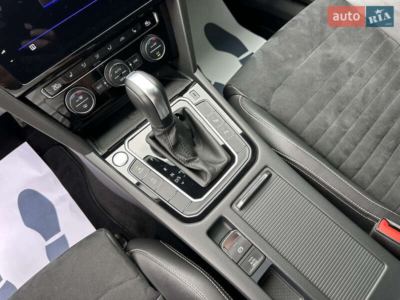 Седан Volkswagen Passat 2020 в Киеве