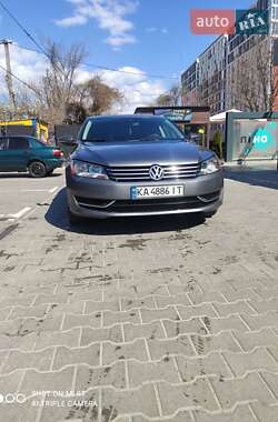 Седан Volkswagen Passat 2012 в Києві