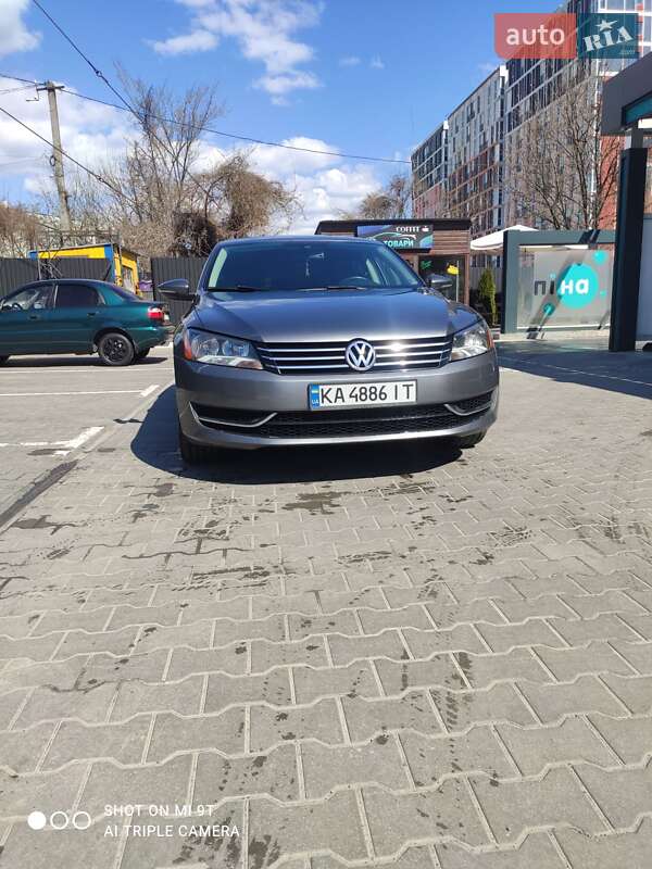 Седан Volkswagen Passat 2012 в Киеве