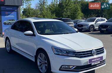 Седан Volkswagen Passat 2016 в 
