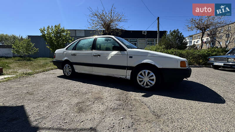 Седан Volkswagen Passat 1988 в Білгороді-Дністровському