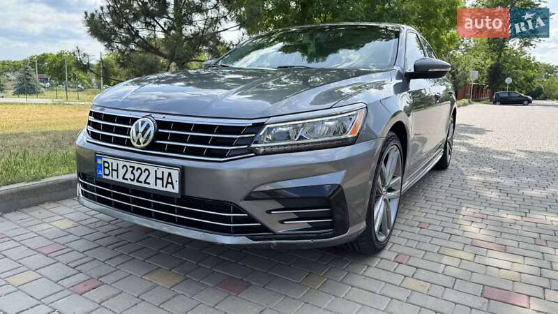 Седан Volkswagen Passat 2017 в Одессе