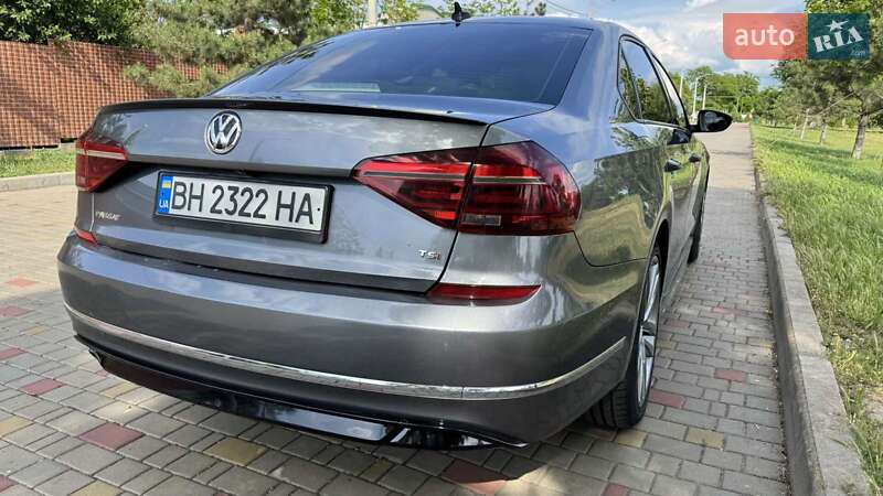 Седан Volkswagen Passat 2017 в Одессе