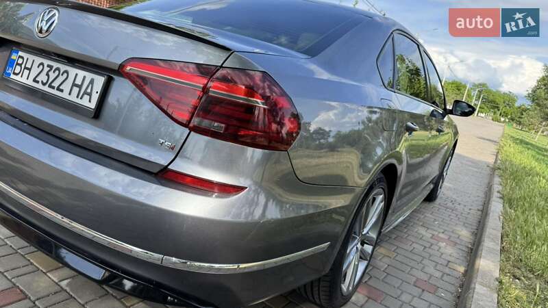 Седан Volkswagen Passat 2017 в Одессе