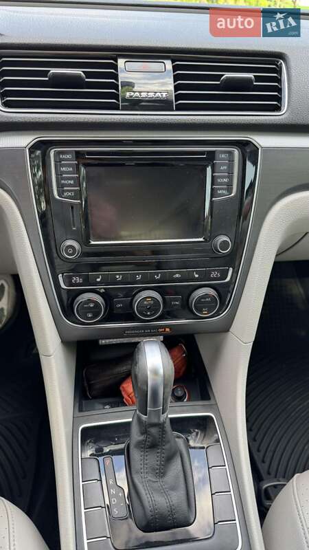 Седан Volkswagen Passat 2017 в Одессе