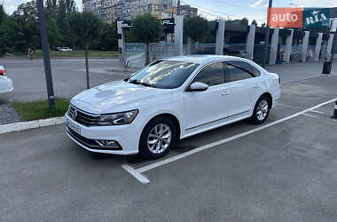 Седан Volkswagen Passat 2017 в Днепре