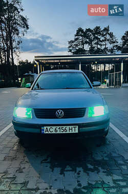 Седан Volkswagen Passat 1998 в Маневичах
