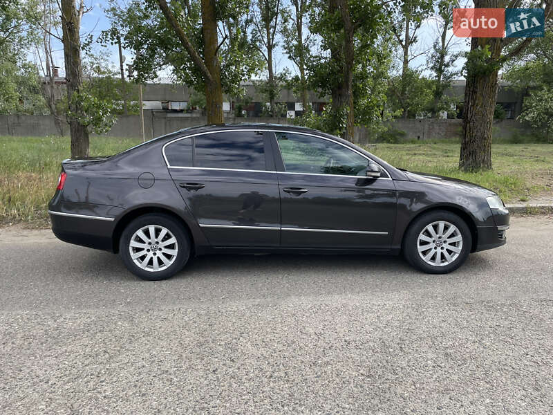 Седан Volkswagen Passat 2010 в Білгороді-Дністровському