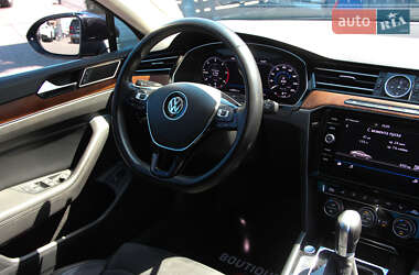Седан Volkswagen Passat 2018 в 